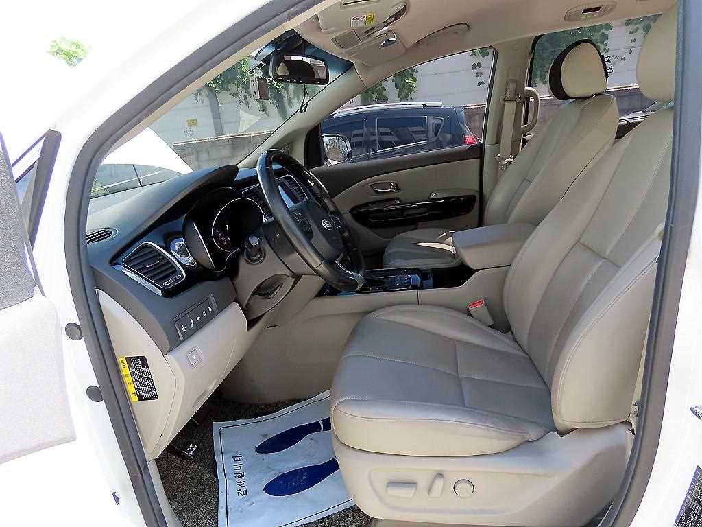 Kia Carnival — photo 05