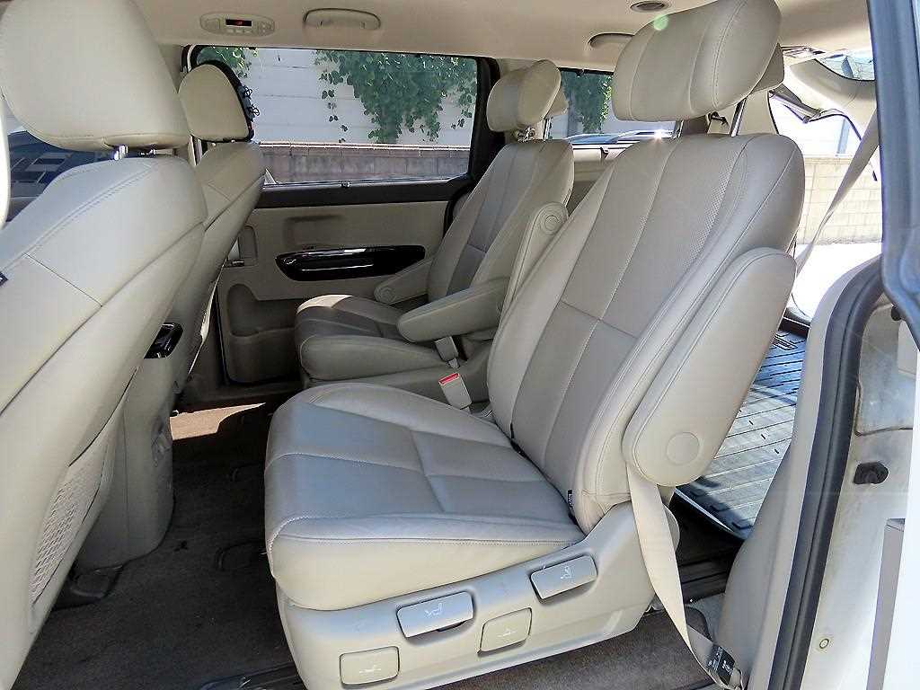 Kia Carnival — photo 06