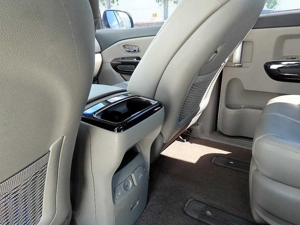 Kia Carnival — photo 16