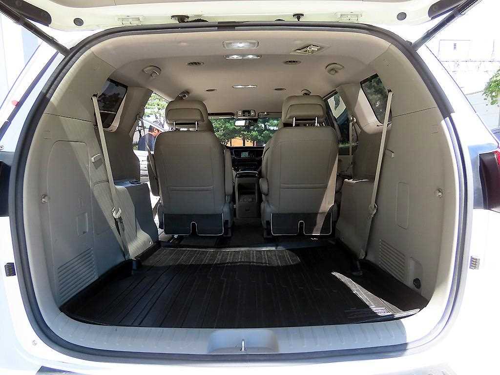 Kia Carnival — photo 17