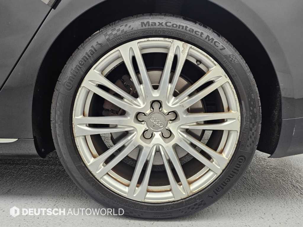 Audi A8 — photo 05