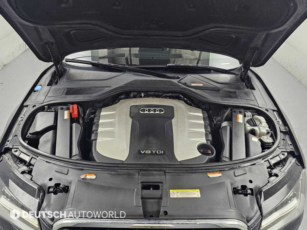 Audi A8 — photo 06