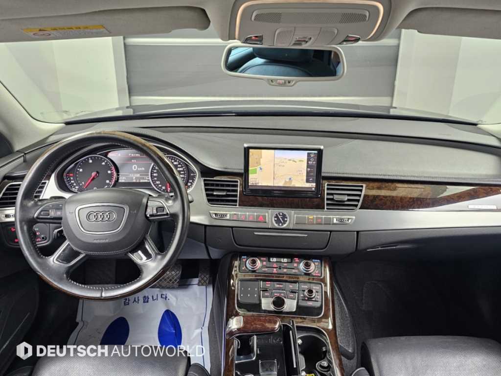 Audi A8 — photo 07