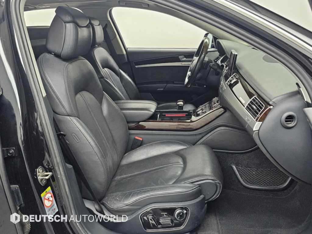 Audi A8 — photo 10