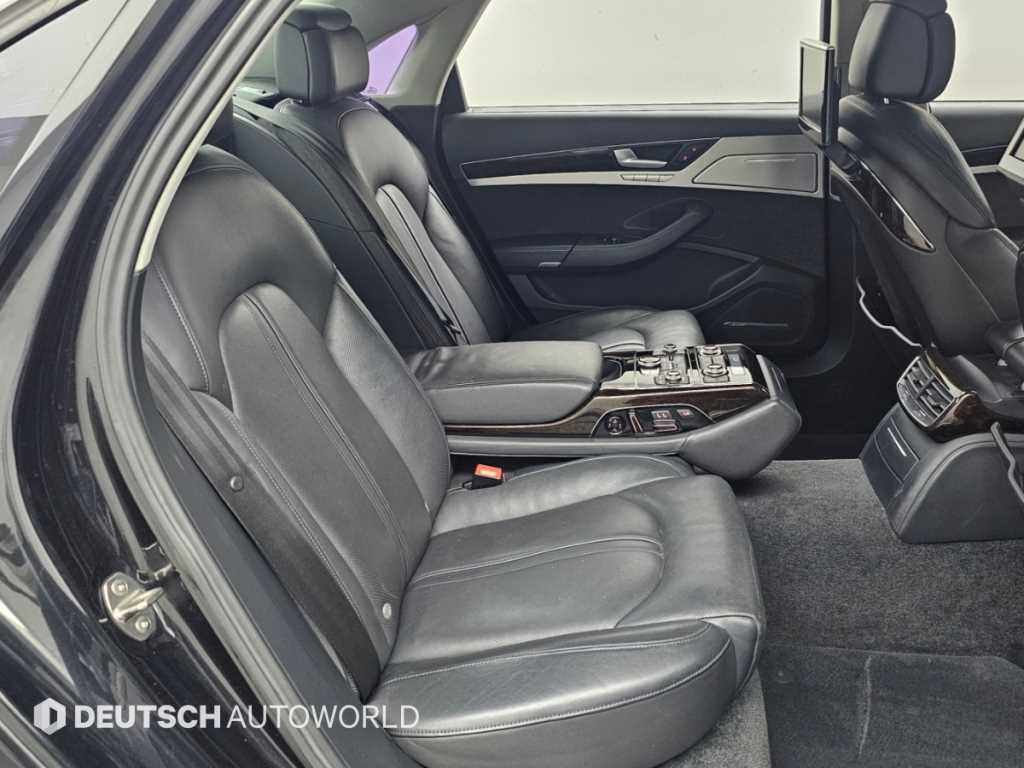 Audi A8 — photo 12