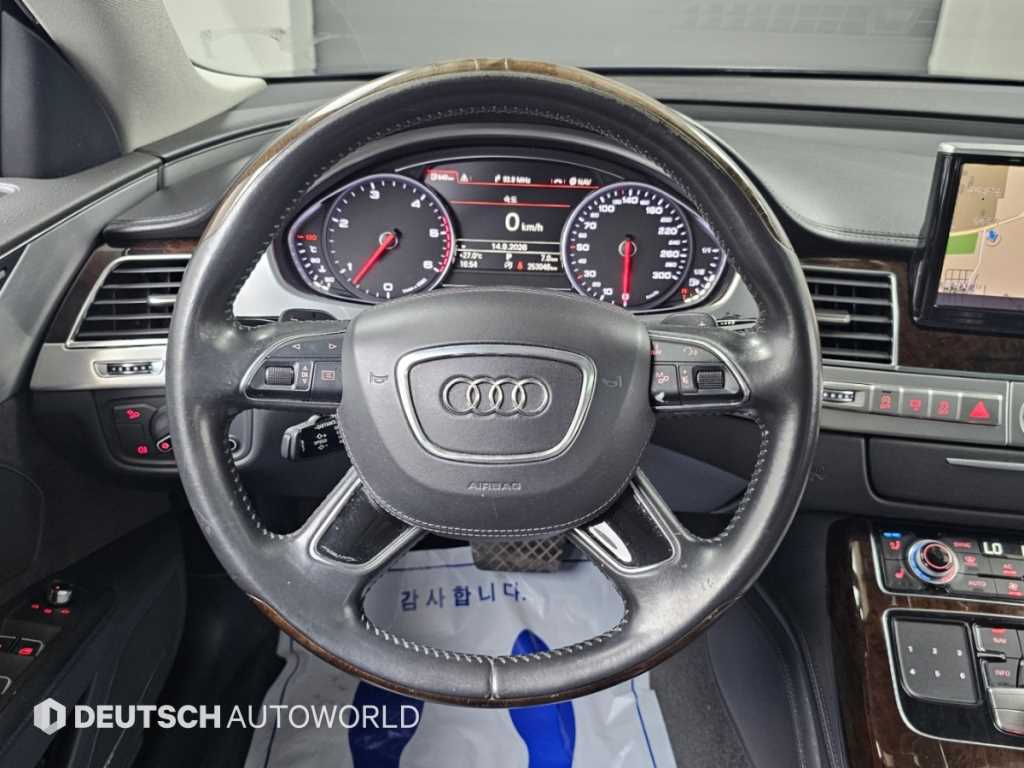 Audi A8 — photo 13