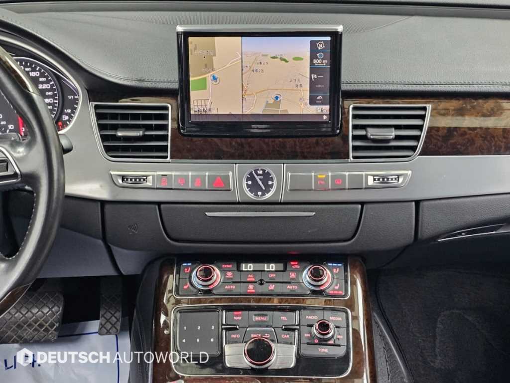 Audi A8 — photo 14