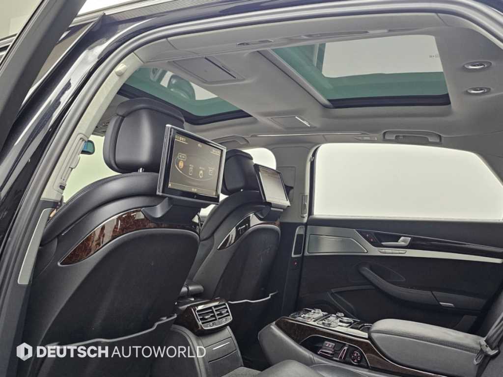 Audi A8 — photo 18