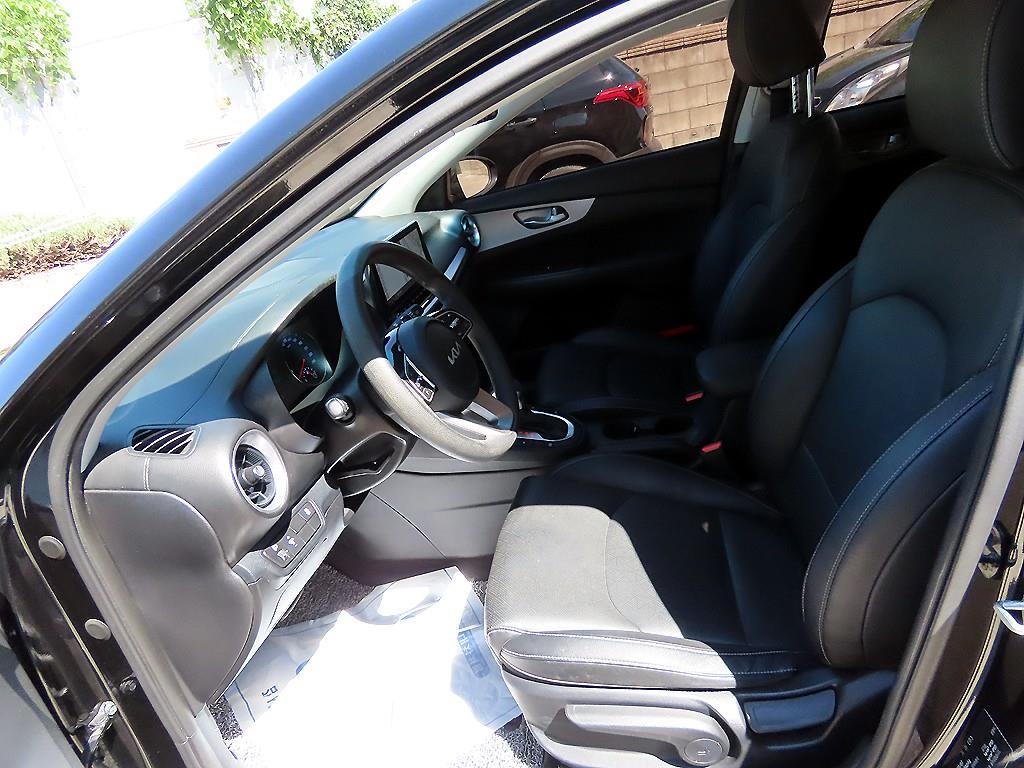 Kia K3 — photo 05