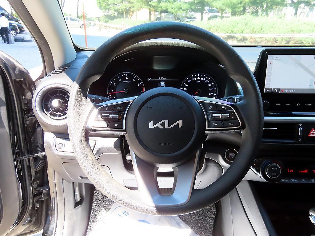 Kia K3 — photo 08