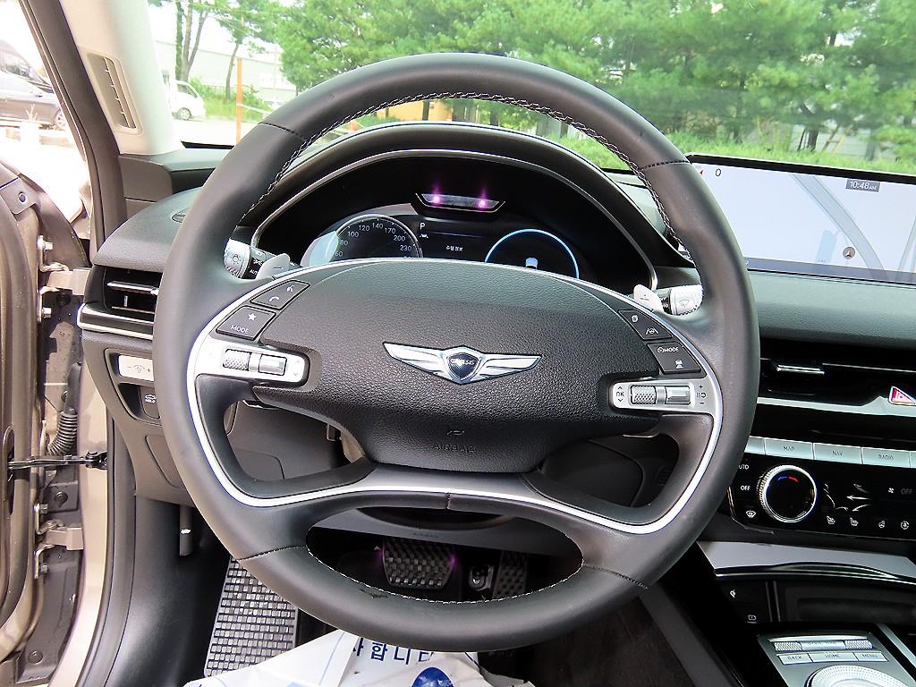 Genesis G80 — photo 08