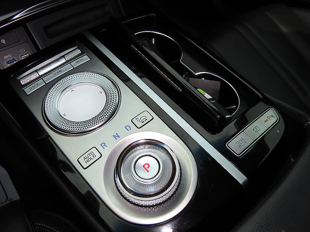 Genesis G80 — photo 11