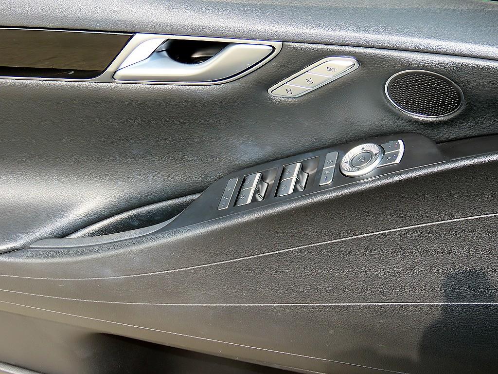 Genesis G80 — photo 12