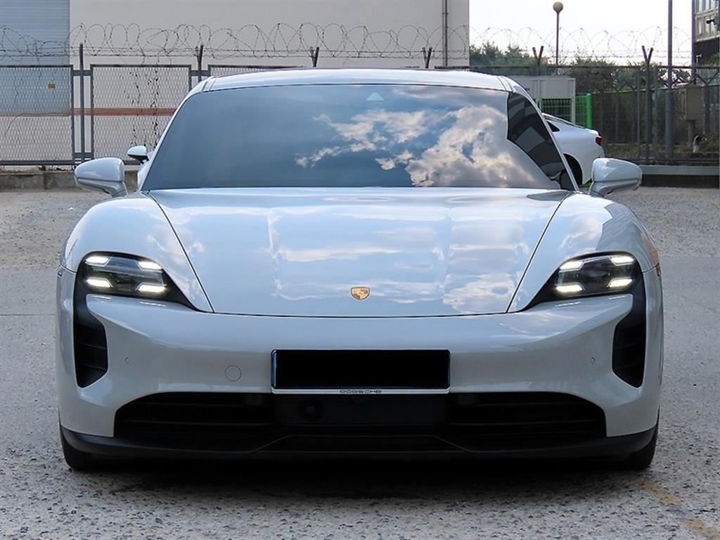 Porsche Taycan — photo 01
