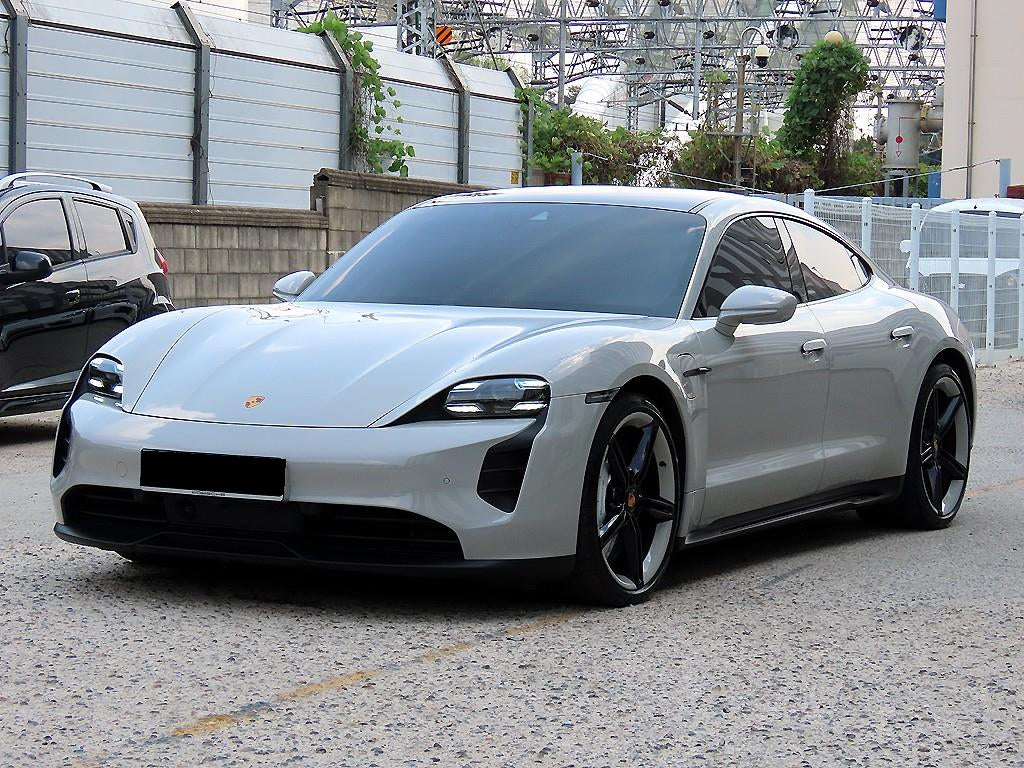 Porsche Taycan — photo 02
