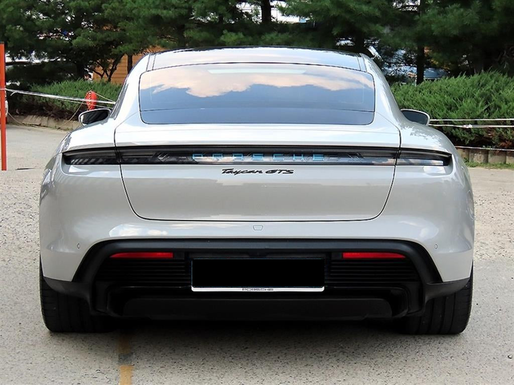 Porsche Taycan — photo 04