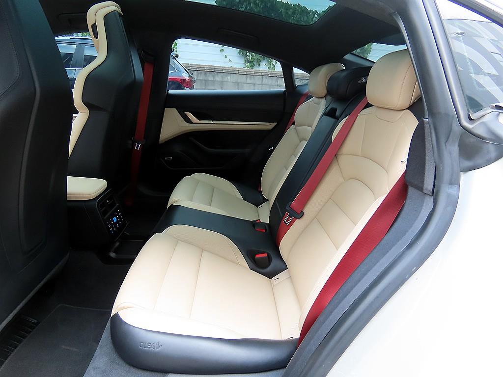 Porsche Taycan — photo 06