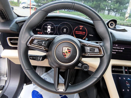 Porsche Taycan — photo 08