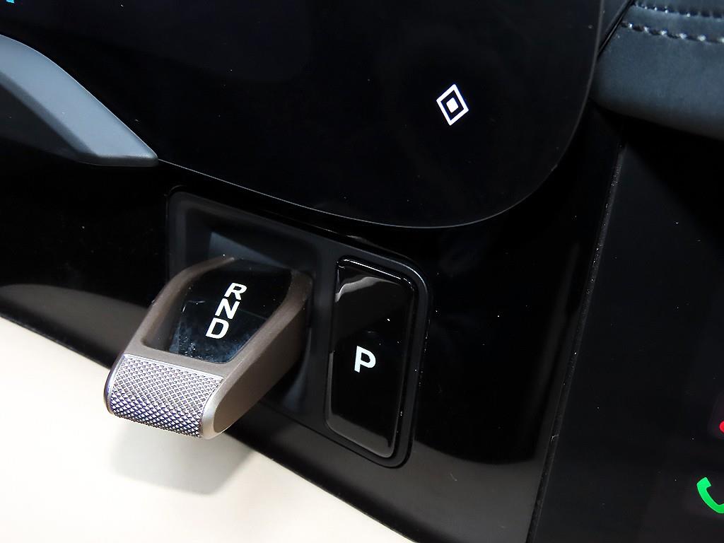 Porsche Taycan — photo 11