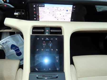 Porsche Taycan — photo 13