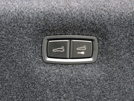 Porsche Taycan — photo 18