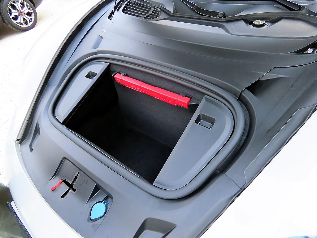 Porsche Taycan — photo 19