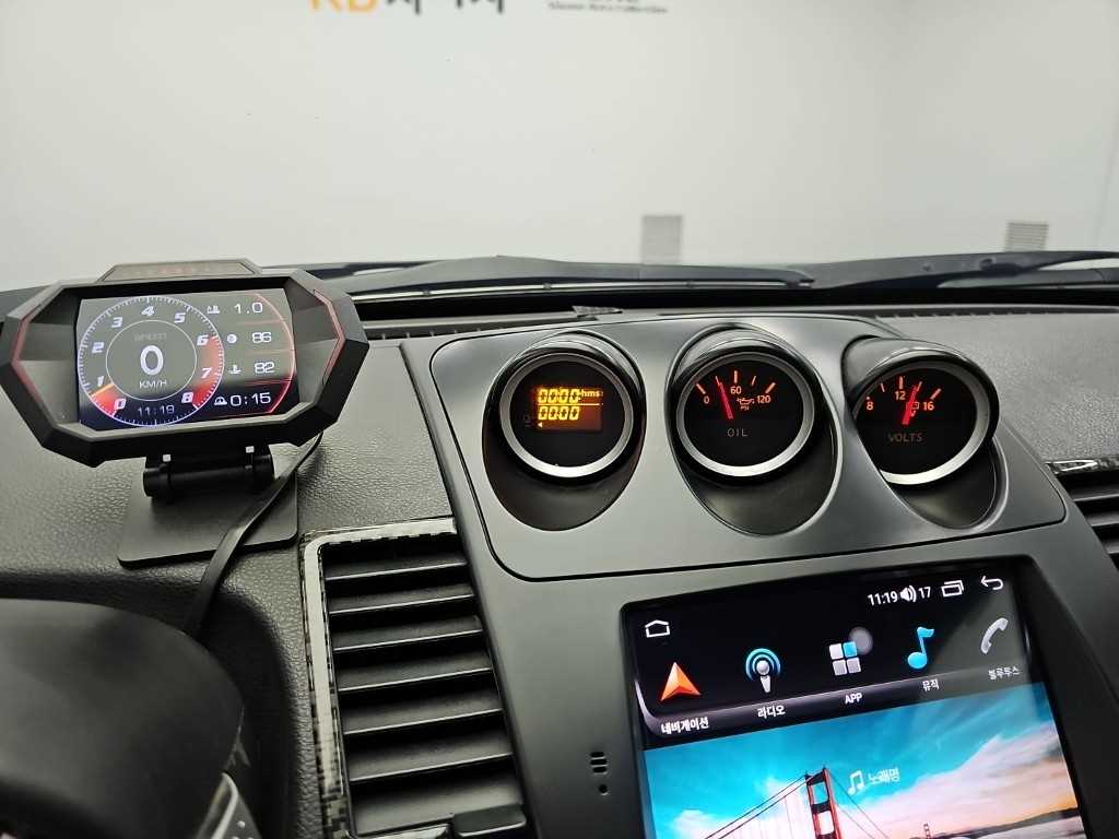Nissan 350Z — photo 10