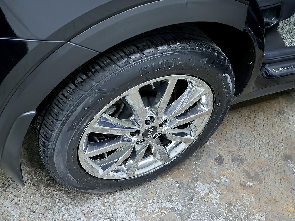 Kia Sorento — photo 08