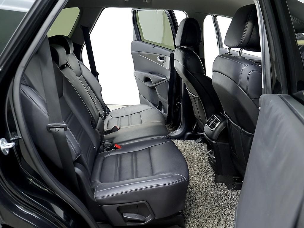 Kia Sorento — photo 12
