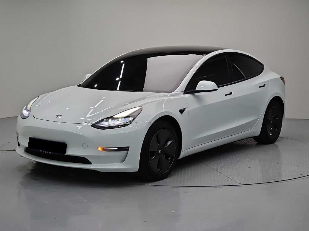Tesla Model 3 — photo 01