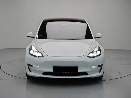 Tesla Model 3 — photo 02