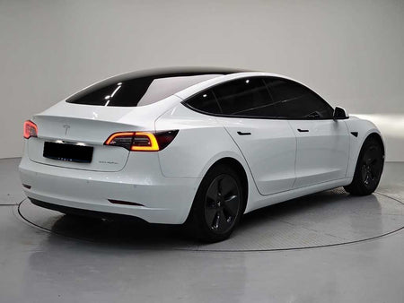 Tesla Model 3 — photo 04