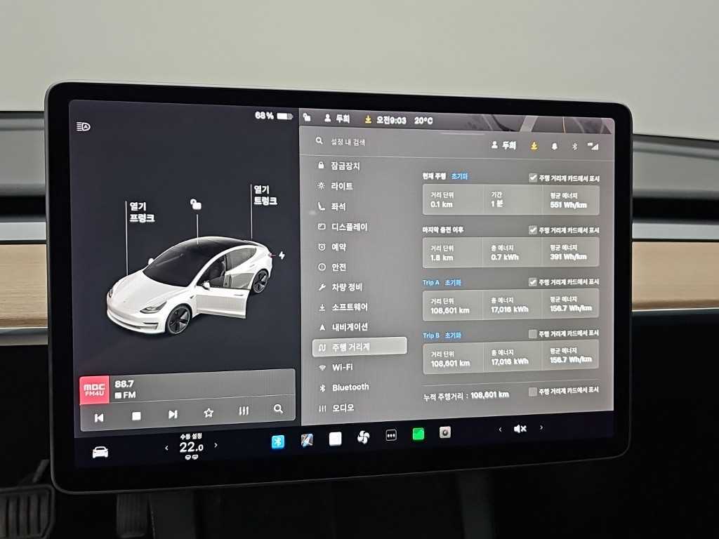 Tesla Model 3 — photo 06