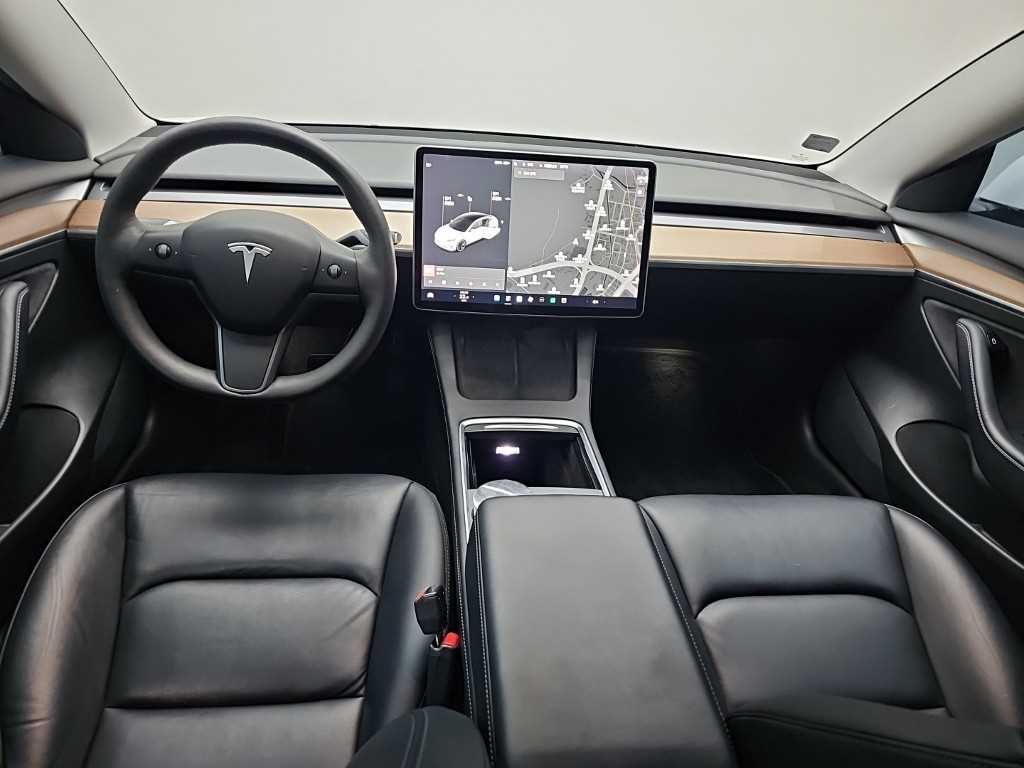 Tesla Model 3 — photo 07
