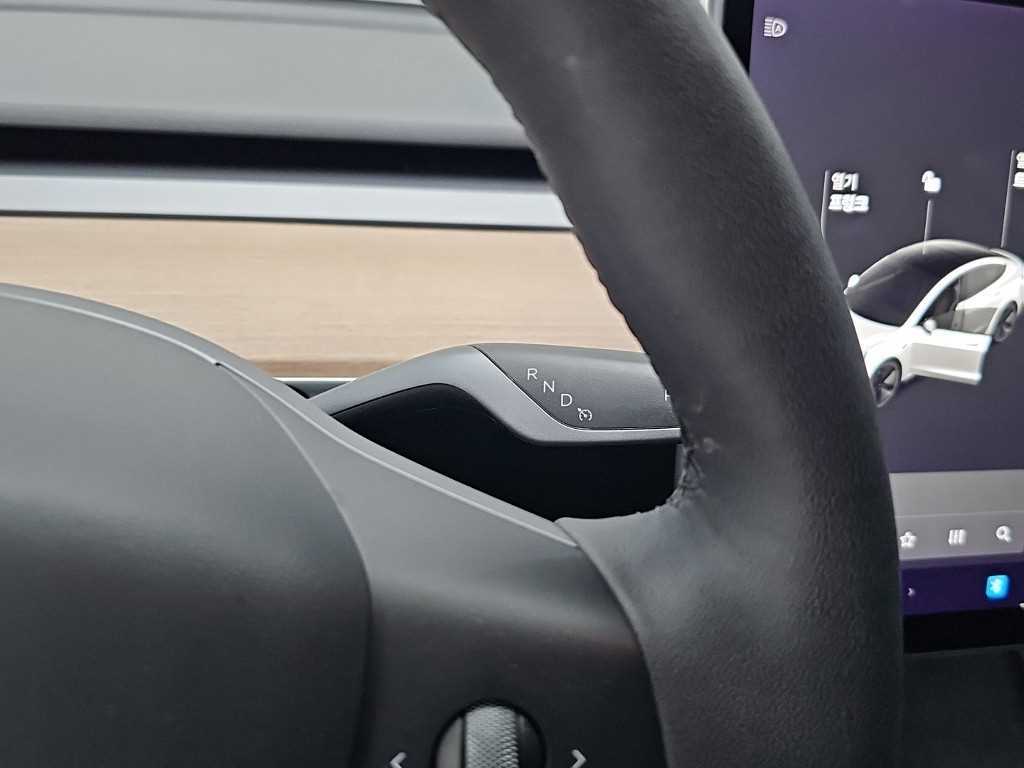 Tesla Model 3 — photo 08