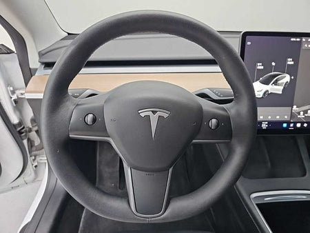Tesla Model 3 — photo 09