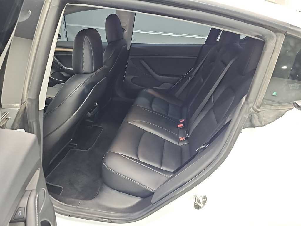 Tesla Model 3 — photo 12