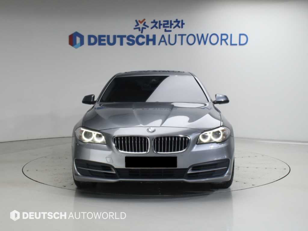 BMW 5-Series — photo 03