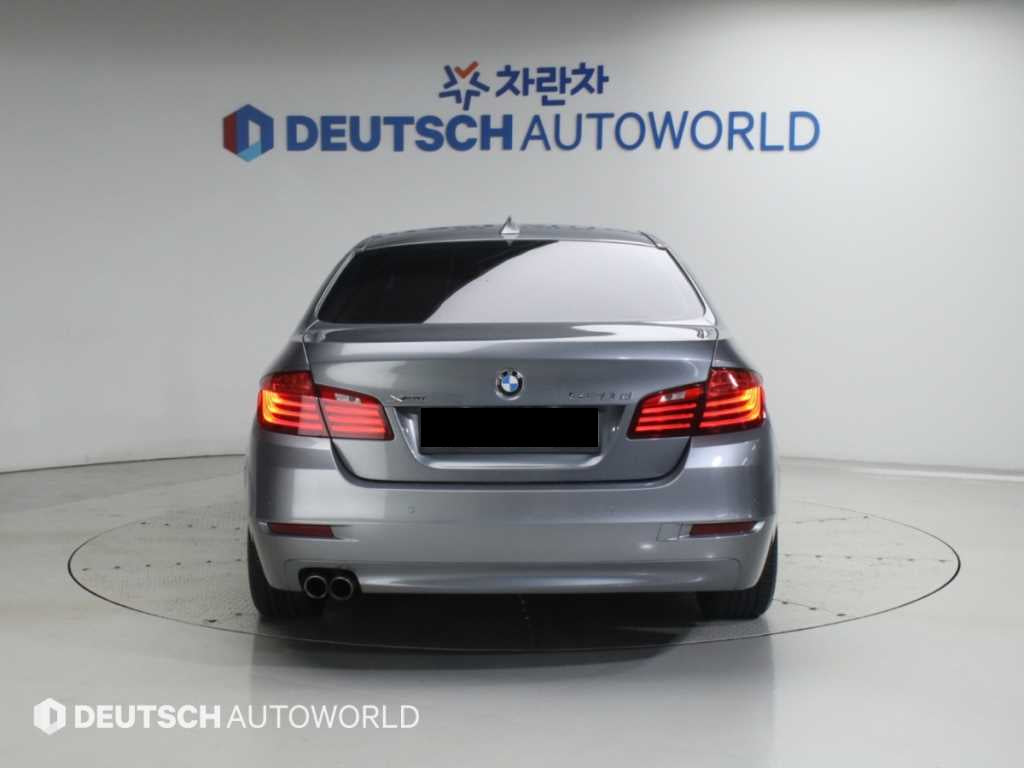 BMW 5-Series — photo 04