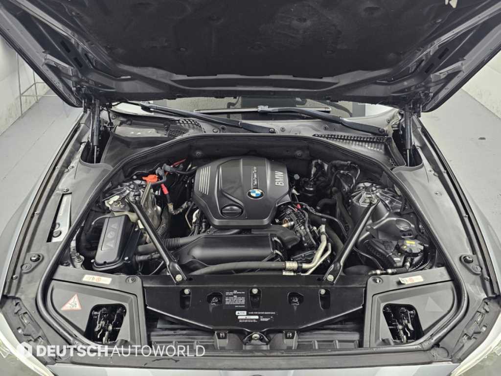 BMW 5-Series — photo 06