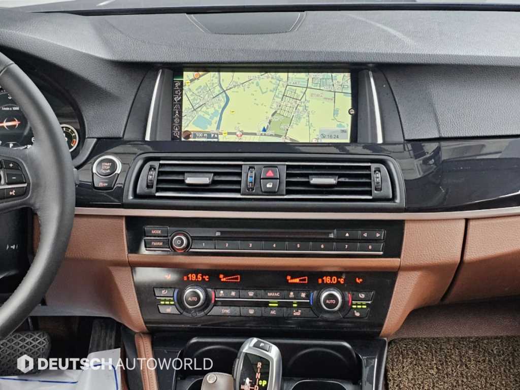 BMW 5-Series — photo 14
