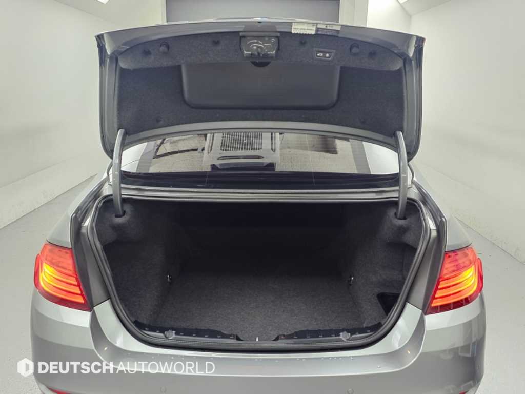 BMW 5-Series — photo 19