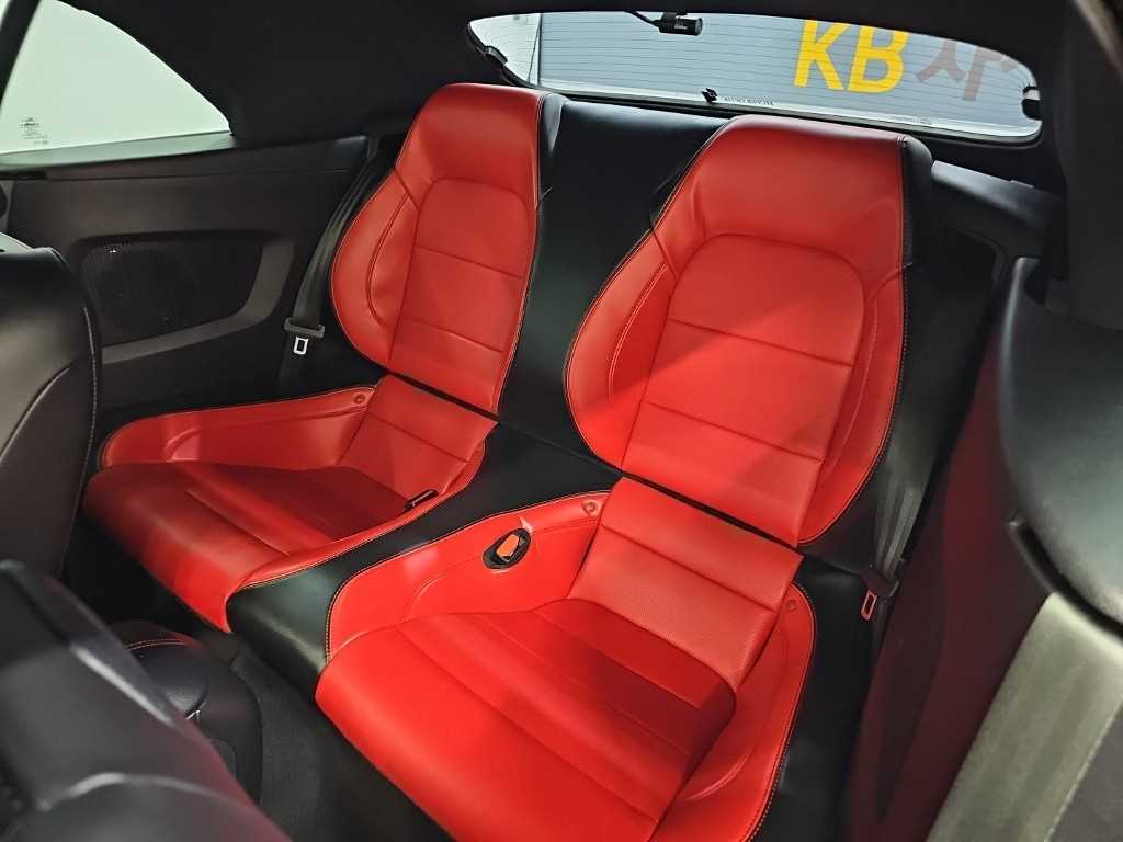 Ford Mustang — photo 12