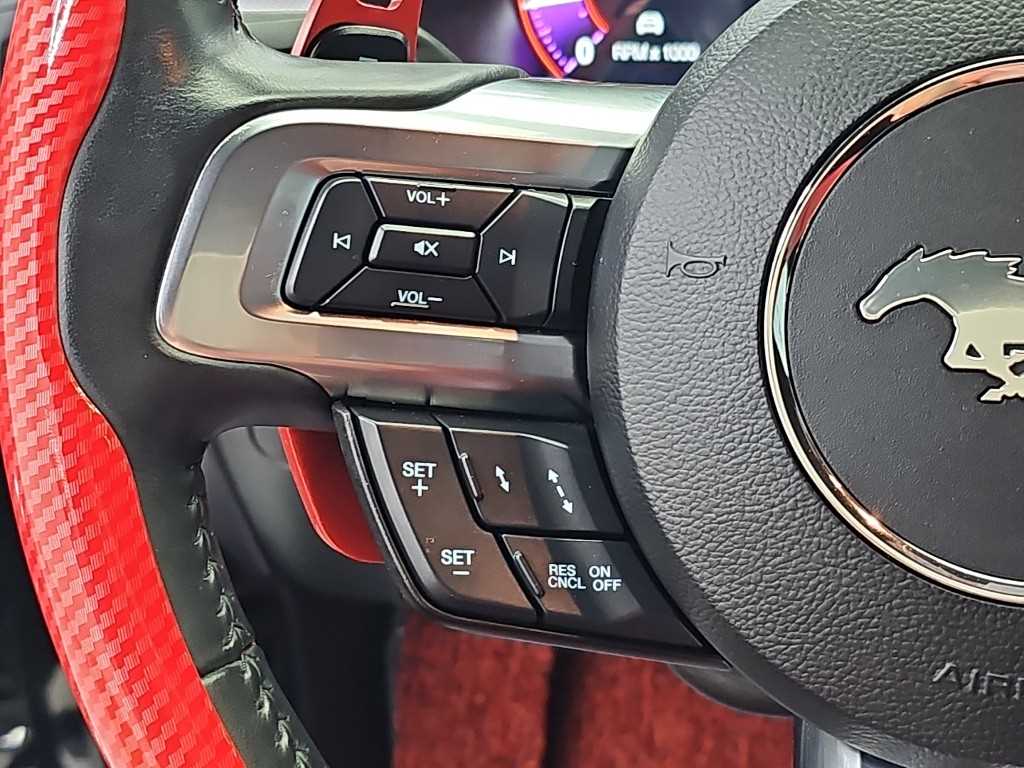 Ford Mustang — photo 16