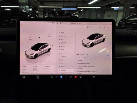 Tesla Model 3 — photo 12