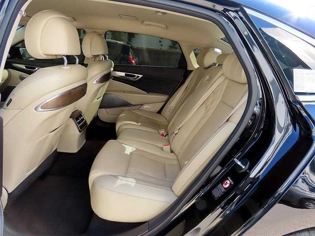 Kia K9 — photo 06