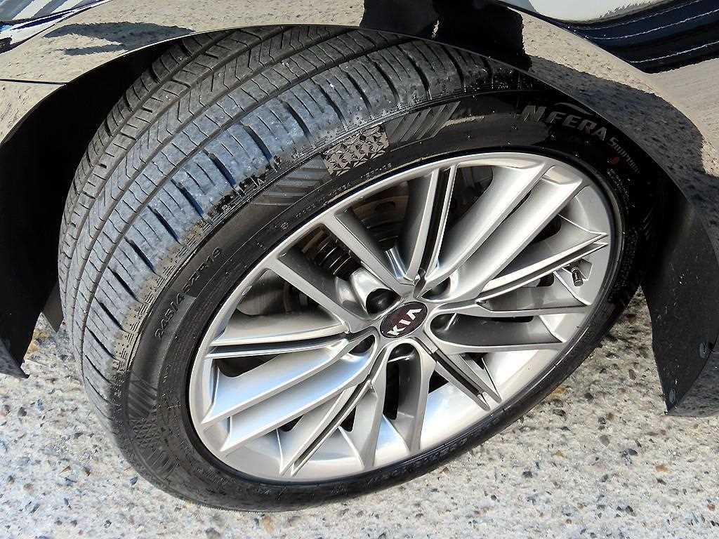 Kia K9 — photo 20