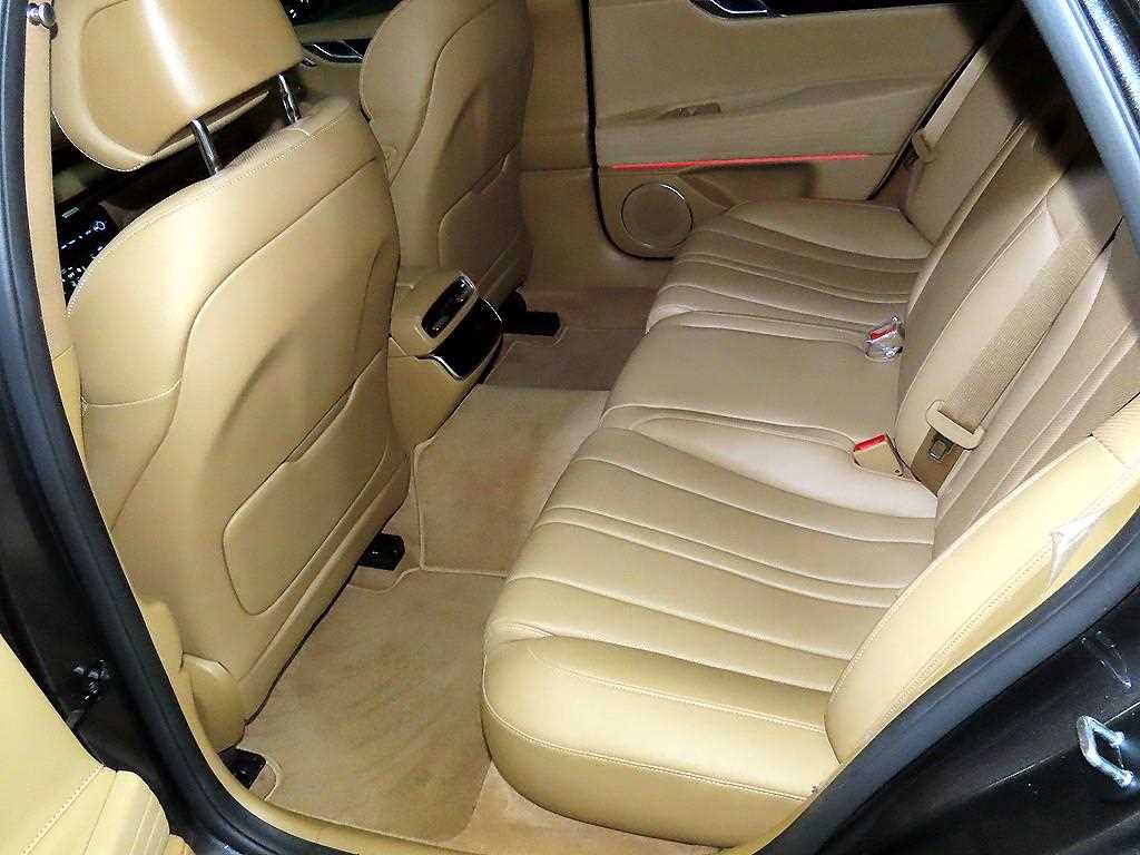 Genesis G80 — photo 07