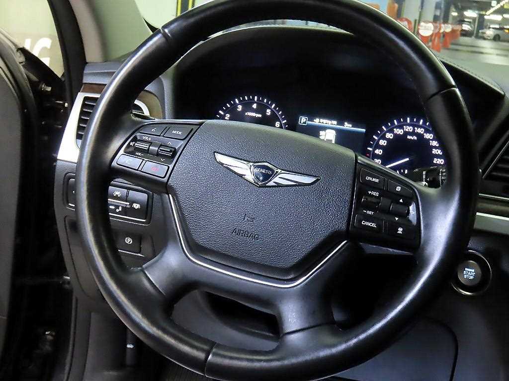 Genesis G80 — photo 08