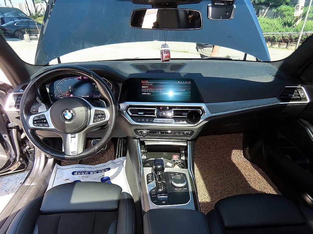 BMW 3-Series — photo 07